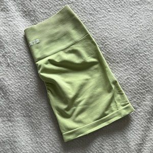 Alphalete Amplify Shorts (Light Green)